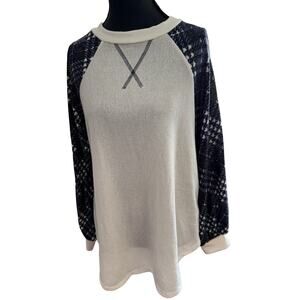 New P & Rose‎ White Sweater with Argyle Plaid Sleeves Soft and Stylish Size Sm